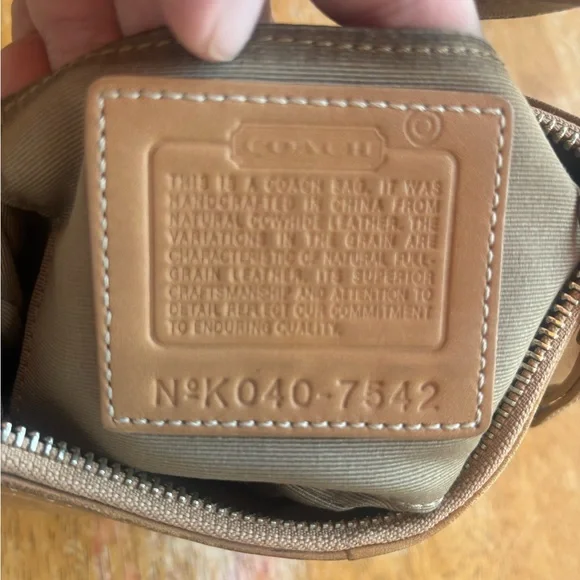 Coach Hamptons 7542 Camel Leather Shoulder Bag - Picture 9 of 15